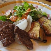 京懐石 美濃吉 横浜ランドマークプラザ店 - 旬彩①：黒毛和牛炙り焼き　京都上賀茂産　賀茂茄子　彩り野菜
