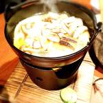 芦屋炭火キッチン MACHIYA - 淡路産焼きアナゴの湯豆腐