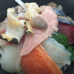 発寒かねしげ鮮魚店 - ワイルド海鮮丼が一番人気