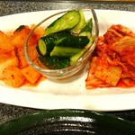 肉焼家　琉庵 - キムチ盛合せ