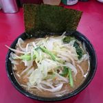 ラーメン 杉田家 - 並ラーメン ＋ 野菜 （もやし多め？）