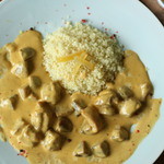 ピモニホ - メインはちょっと柑橘が隠し味の鶏とマッシュルームのクリーム煮込み