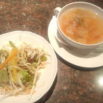Bisutoro Gaburi - サラダとスープ