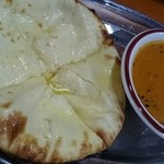 シタール - チーズナンとキーマカレー