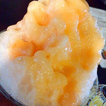 たち季 - 季節限定？本日限定、桃のカキ氷
            
            氷はふわっ、桃はピチピチッと甘すっぱいくてトロッ。