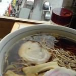 そば処 大黒庵 - ラーメンの背景が七夕祭の入口