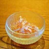魚菜料理 縄屋 - 桃のおひたし(鰹節とのマッチングがいいね)