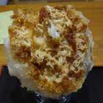 目白 志むら - ミルクの部分は甘く、大人な味わいのかき氷でしたが、氷が天然氷ではなかった事もありまして、先日頂いたつぶつぶ夏みかんかき氷ほどの感動が無い点が悲しい所です。