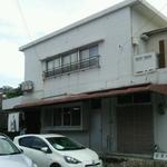 首里そば - お店前の前後出し入れあり駐車場