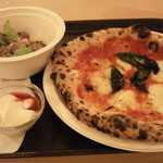 日替わりピッツアランチ　￥６９０　　