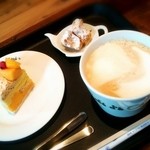 カフェ・ ダ・ コテ・ ベルグの4月 - 