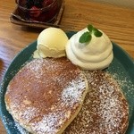 Cafe michikusa - クラシックパンケーキのWベリー