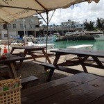 読谷村漁業協同組合 海人食堂 - オープンテラスでいただく