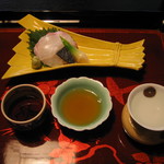 瓢亭 - 真ん中がトマト醤