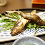 と村 - 白神山地赤石川の金鮎の塩焼き...ひとり２尾！