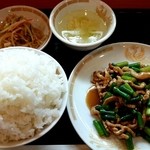 陳記 - ニンニクの芽と肉炒め定食