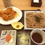 盛賀美 - 何の変哲も無い定食だと思いきや、唐揚げ食べ放題