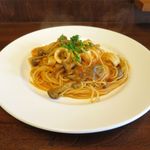 ミオビーノ - ヤリイカときのこのトマトソースパスタ（ドリンク付き、1,080円）