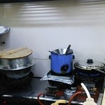 清ちゃん - （2015.7.23）右のフライパンで焼くんよ。（左の釜はもやし茹で用）