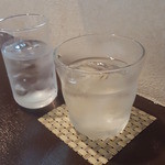 よねさん - 焼酎ロック。なみなみあったけど数口飲んじゃった（^^）