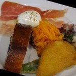 Osteria e Bar La Luce - 前菜盛り合わせ・・ボリュームがありどれも美味しそう。