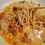 珍満茶楼 - 濃厚クリーミーな担々汁！