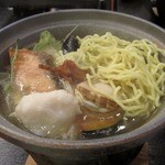 Abashiri Kankou Hoteru - 夕食、モヨロ鍋。海鮮にラーメンが入っている。さっぱりしていて美味しかった。このホテルの名物。