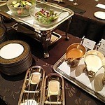 【2015年7月24日】サラダバーです。3種類の自家製ドレッシングが美味しいです。