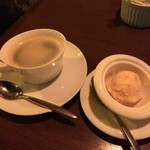 ビストロ　アンドゥ - 食後のホットコーヒー　500円＋季節の果実シャーベット　400円