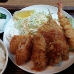 B）フライ定食 ＋ エビフライ（単品注文）