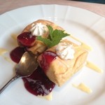 会津楽遊食房 HIRANO’S - アイスの入ったクレープ