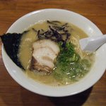 一休 - とんこつ博多ラーメン（630円）