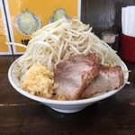 らーめん大 - ラーメン680円野菜多めニンニク