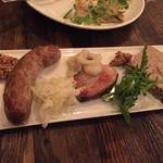 ピパル ドゥ 渋谷宮益坂 - ソーセージ、ベーコン、テリーヌ