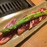 焼肉 グルマンズいとう - 【2015年06月】和牛さがり＠2,000円、提供時。