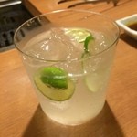 焼肉 グルマンズいとう - 【2015年06月】生果実のまるごとしぼりサワー（すだち）＠680円。