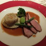 アピシウス - 鴨のフォアグララヴィオリ包みと鴨肉の燻製