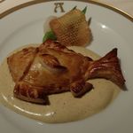 アピシウス - スズキのパイ包み焼き　オランデーズソース　胡椒オイル風味