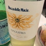 La Rosa Nera - ハウスワインをボトルで。あっさりな白です。