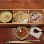 四季彩 - 「紀州うめ鶏陶板焼き弁当」の「三枡弁当」