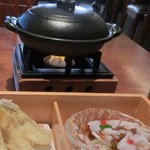 四季彩 - 「紀州うめ鶏陶板焼き弁当」の台もの。メインの陶板焼き。