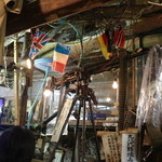 軍国酒場 - 店内、機関銃