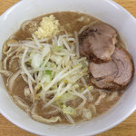 ラーメン二郎 - ラーメン 700円　麺半分・ヤサイ少なめ・ニンニク少なめ