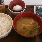 すき家 - とん汁たまごかけご飯定食（330円）