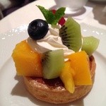 マイセン カフェ - 2015年7月季節のタルト　（マンゴーとキーウイ）