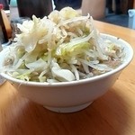 もみじ屋 - ラーメン￥750　ヤサイマシ　ホリゾンタルアングル