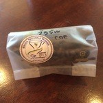 コーヒー ワークス ラボ - 焙煎体験したコーヒー豆をきれいに袋に詰めてくれます。