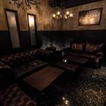 バー ヴォイセス - ゆったりアンティーク調ソファ席