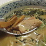 ラーメンこじま - チャーシューはとろけてしまうくらい柔らかい