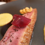 シェ オリビエ - 仏産仔鴨胸肉のロティ、チェリーのソース、クリーミーポレンタ